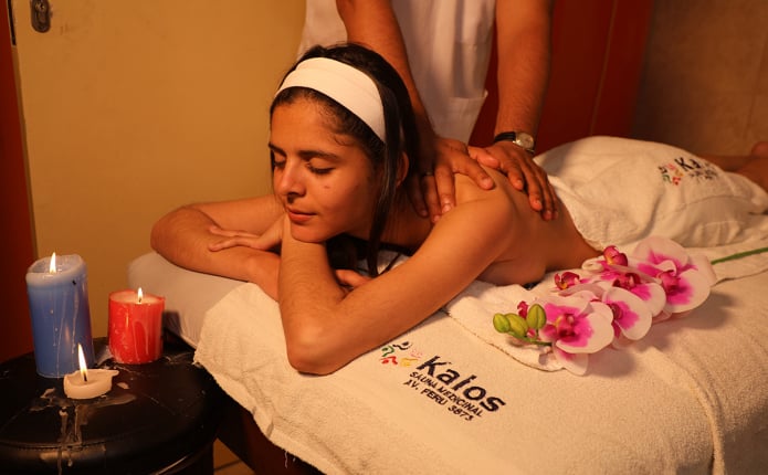 Masaje de Erminia a una senorita