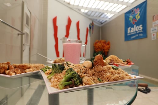 Foto de Comida en una mesa del sauna